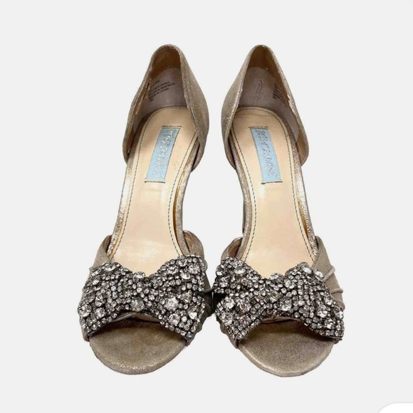 Betsey Johnson Shoes - Betsey Johnson Gold Peep-Toe Heels with Rhinestone Bow Sz 6
